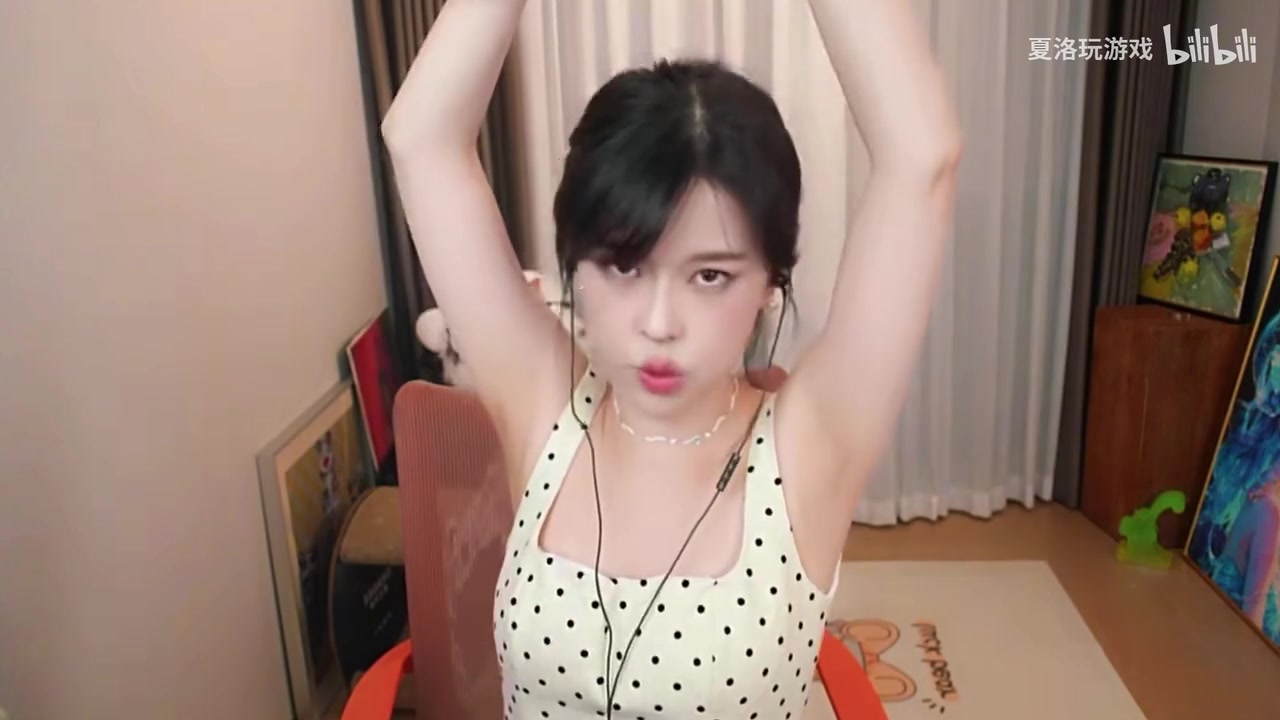 电子png游戏前pubg美女选手沫子爆料：我直播现在一分钱不赚！还不如人家拍视频的~