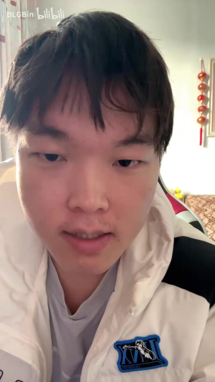 png电子网站Bin在B站更新视频：我过年感觉只能玩玩LOL，没什么别的娱乐活动~