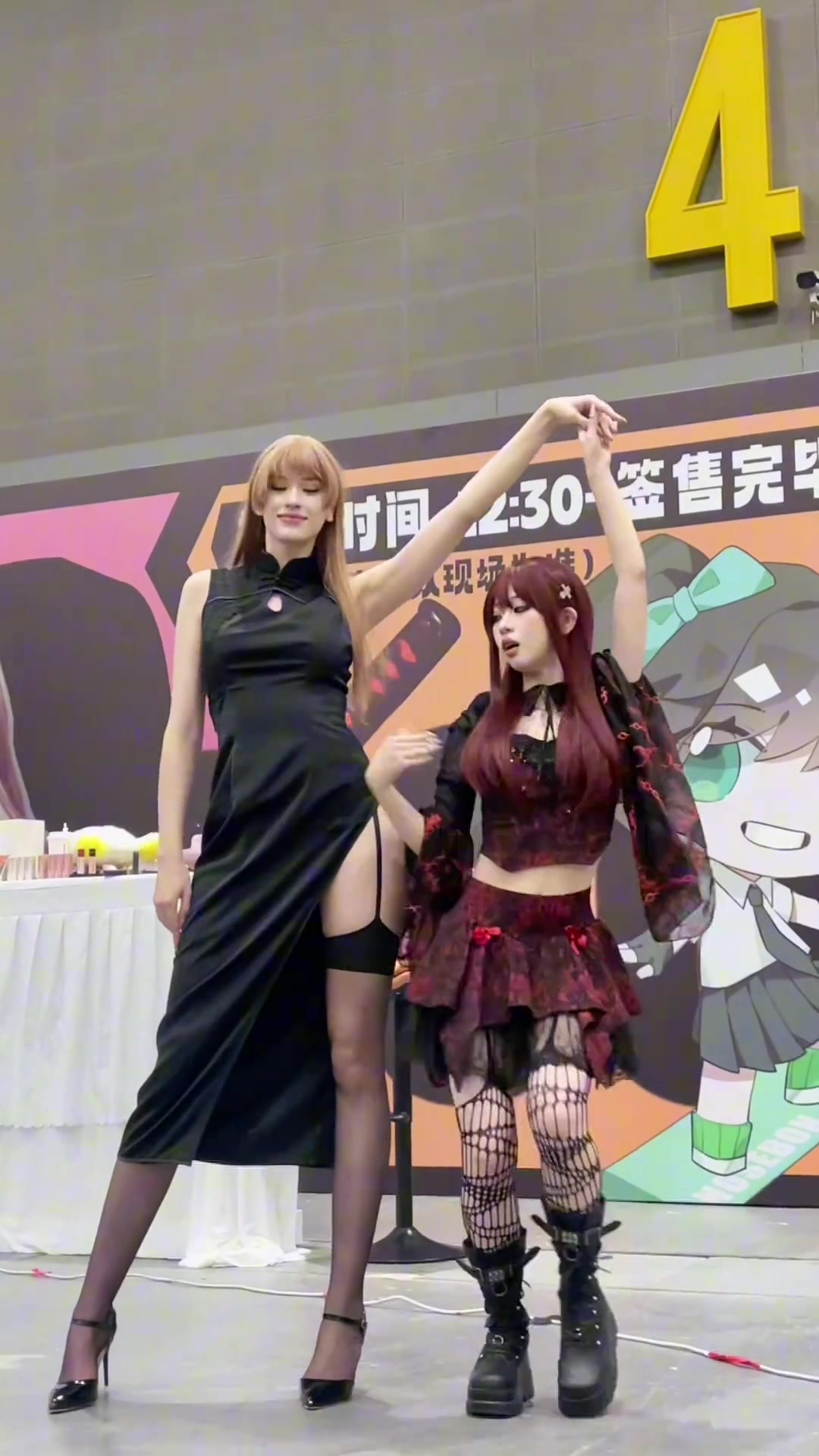 png电子身高188cm！圈内巨星级别coser卡琳娜近照：八尺夫人 腰臀比绝非人类数值