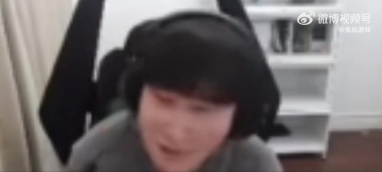 png电子官网别太爱！白色月牙：哥哥有实力跟T1和HLE打的 哥哥包是世界一流的AD