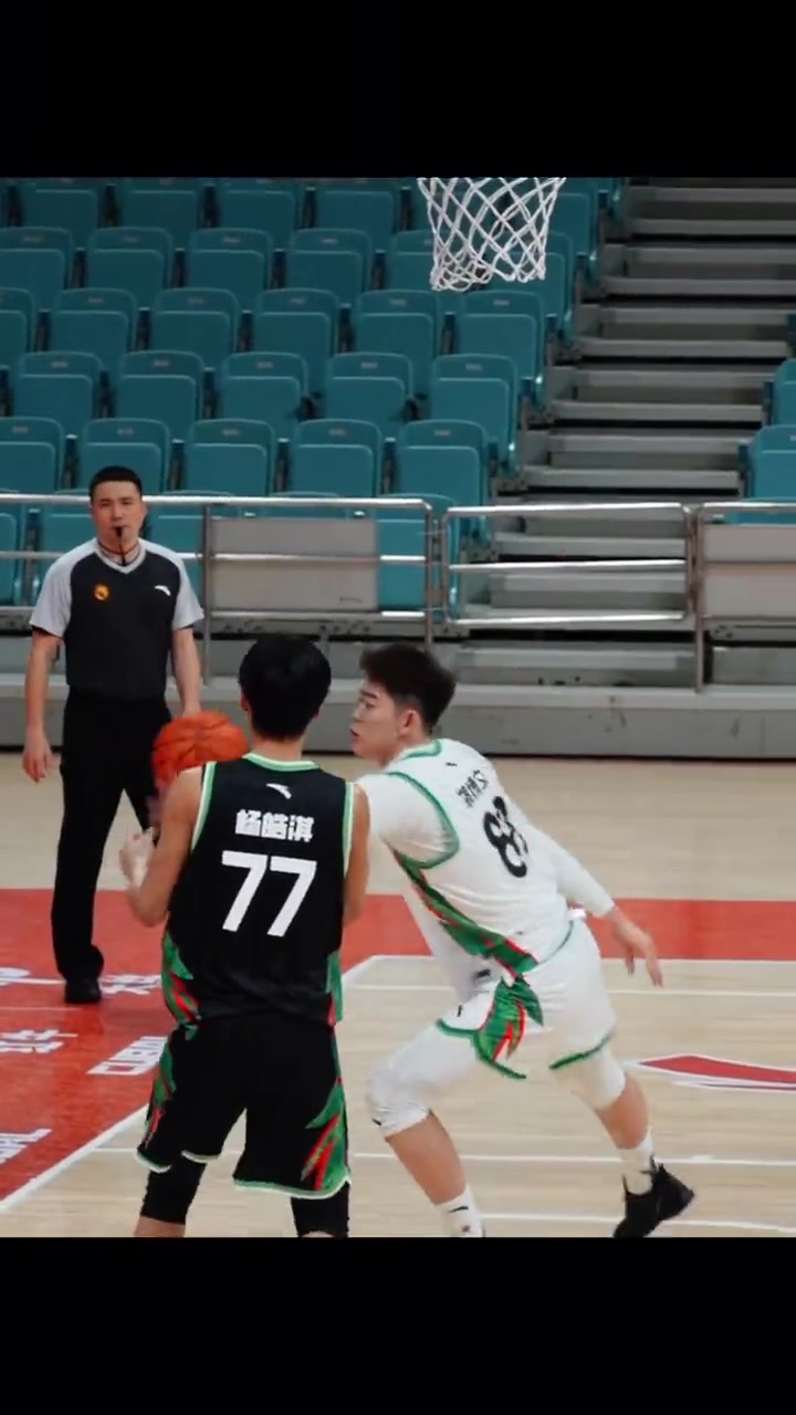 png电子官网厦门大学新星！势不可挡郑博文 攻防两端将统治力展现得淋漓尽致