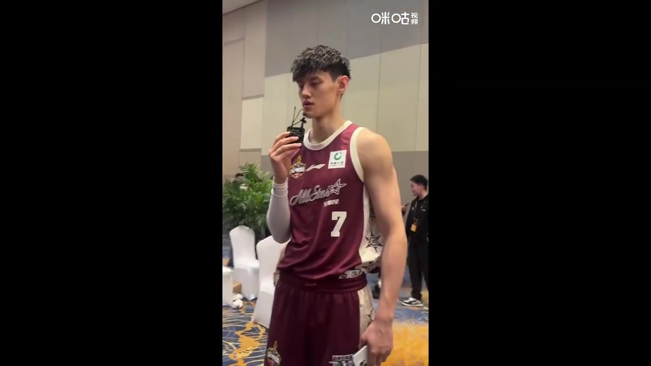 电子png游戏🤩曾凡博：最想找胡明轩打单挑 今年全明星争取来个抛板扣篮