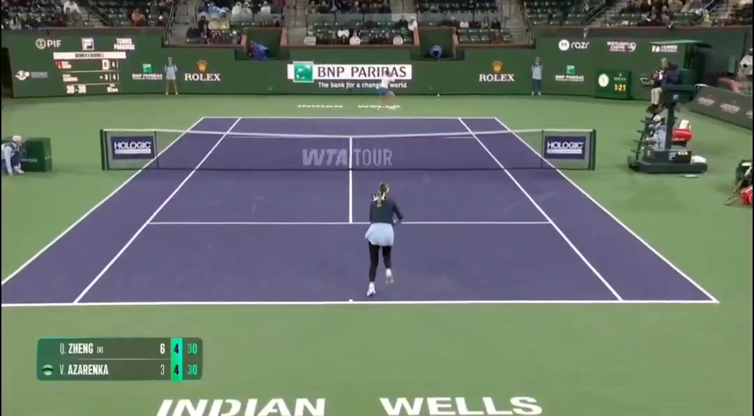 png电子心态炸了😤阿扎伦卡不满判罚，对裁判爆粗怒喷电子司线吃到警告