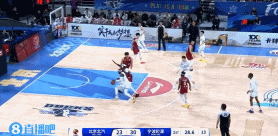 电子png游戏攻防建功！周琦补防送大帽 随后下快攻内线轻松打中