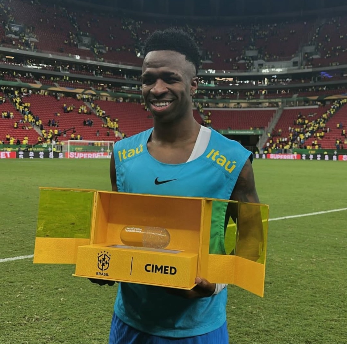 png电子网站大腿级表现！维尼修斯造点+世界波绝杀，当选全场最佳！