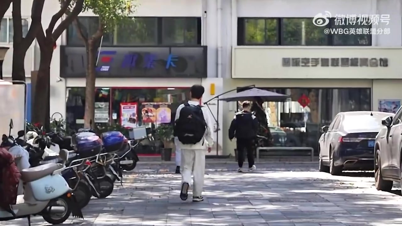 png电子平台WBG发布小组赛Vlog：小天在电梯口遇到369和JKL