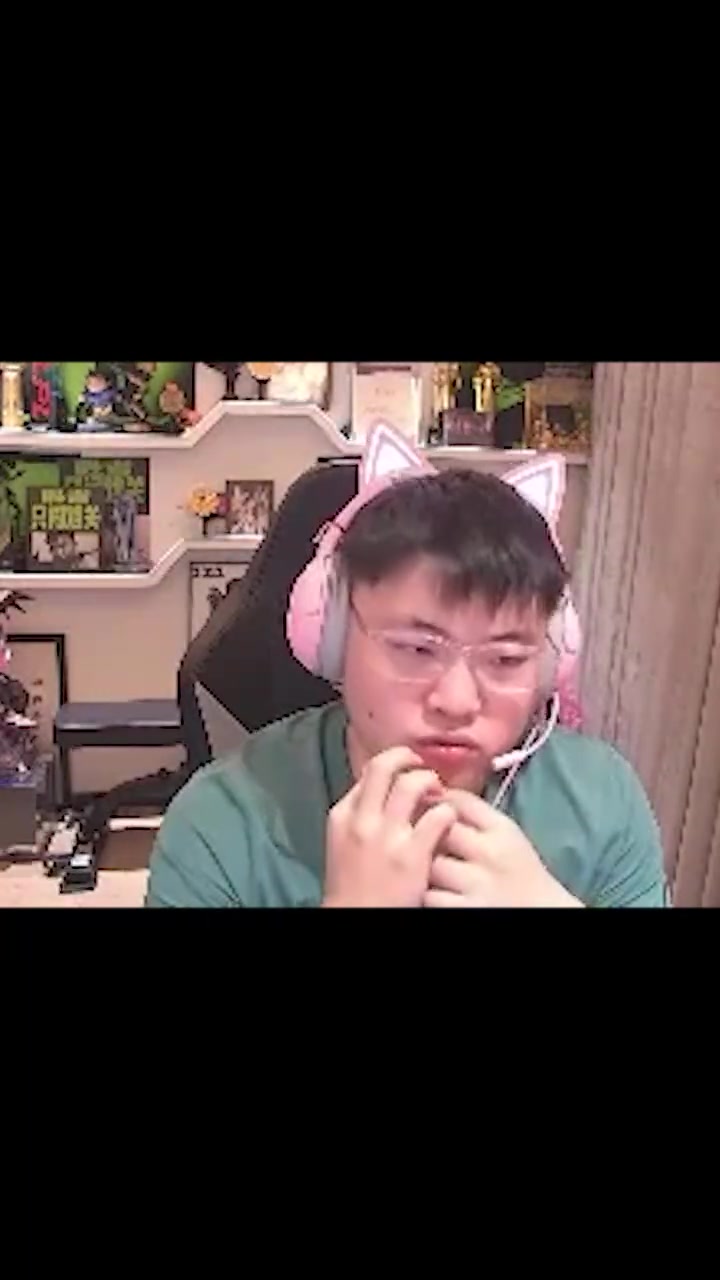 png电子新玩家太少🙃Uzi：感觉现在初高中基本玩手游 大学LOL才多起来