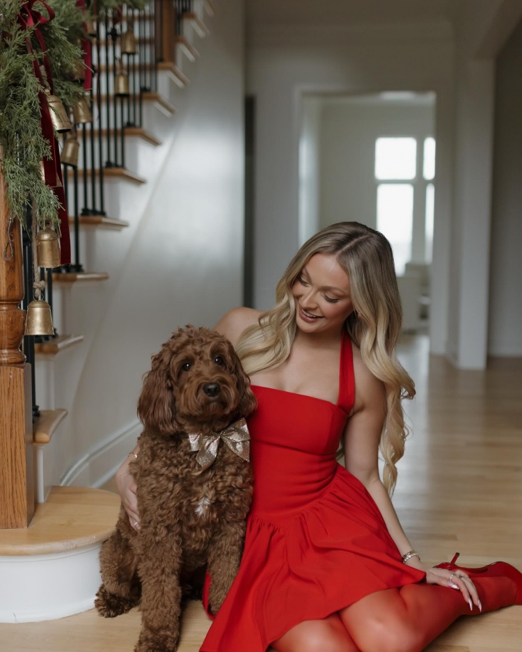 png电子官网哈利伯顿晒与女友合照：六年光阴&无数回忆&余生共度 爱你❤️