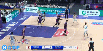 png电子网站😃梦回当年！翟晓川假手递手直接突破 秀空中滑翔拉杆上篮！