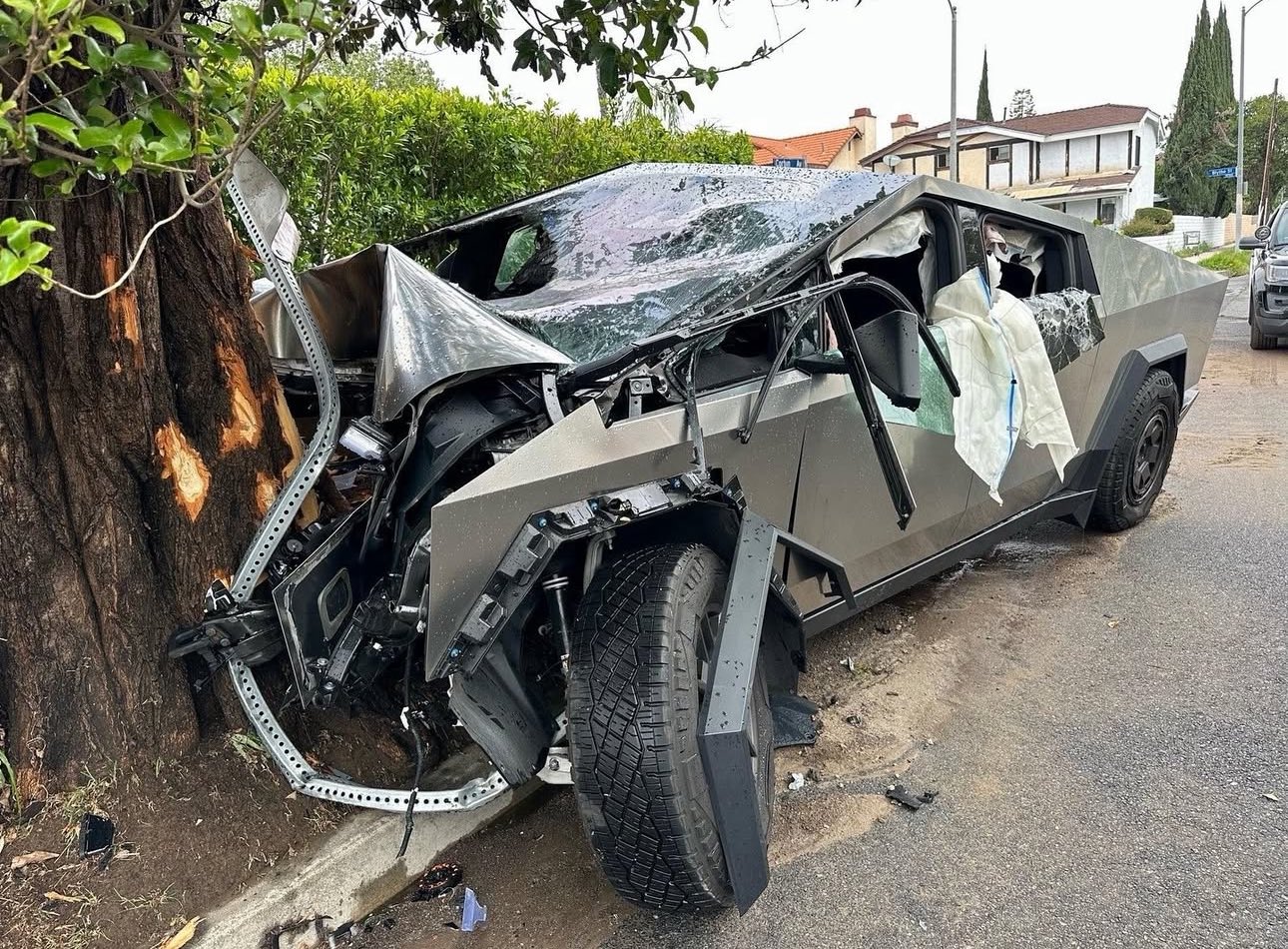 电子png游戏祝福🙏遭遇严重车祸的阿里纳斯儿子已苏醒 仍要插管但在恢复
