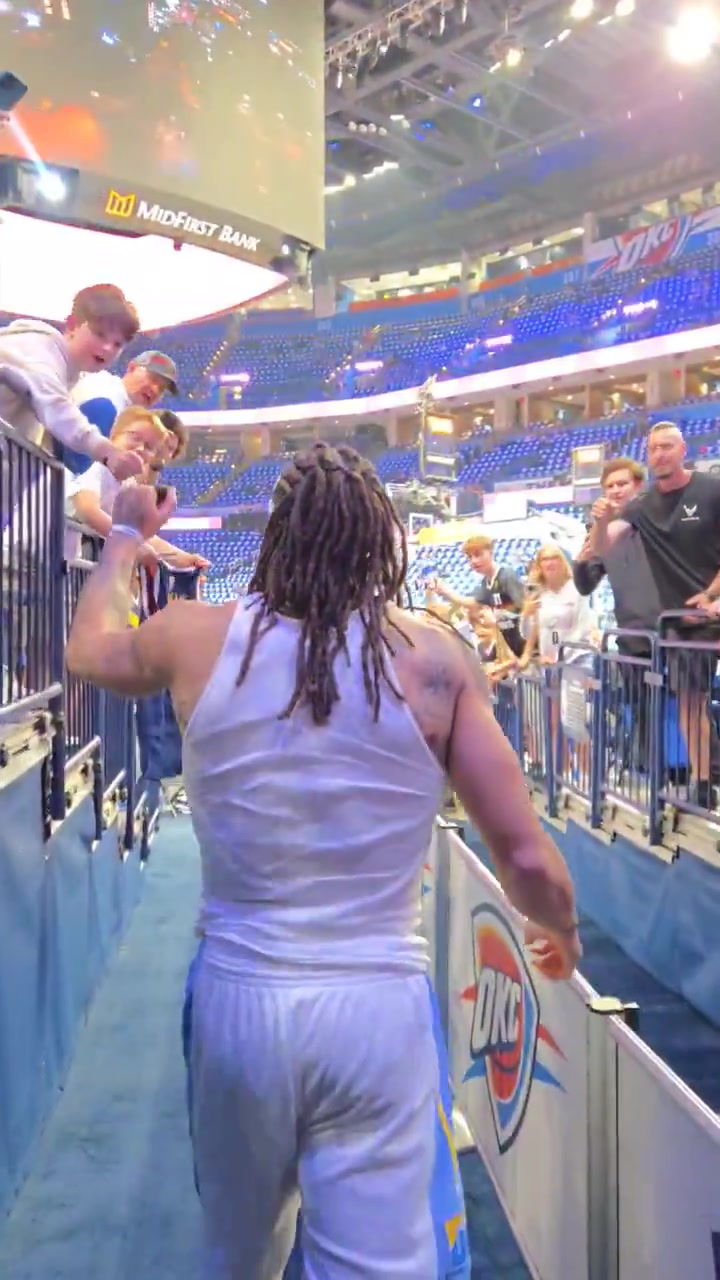 png电子绝不放弃😭！阿隆-戈登将进行赛前热身 希望能够出战今晚的比赛