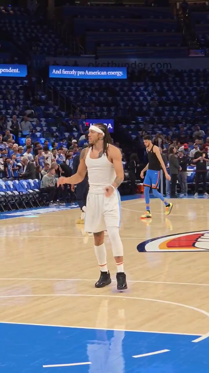 png电子绝不放弃😭！阿隆-戈登将进行赛前热身 希望能够出战今晚的比赛