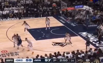 电子png游戏场上撒娇呢👀多特在戈贝尔挡拆时不断拍打后者 裁判视若无睹