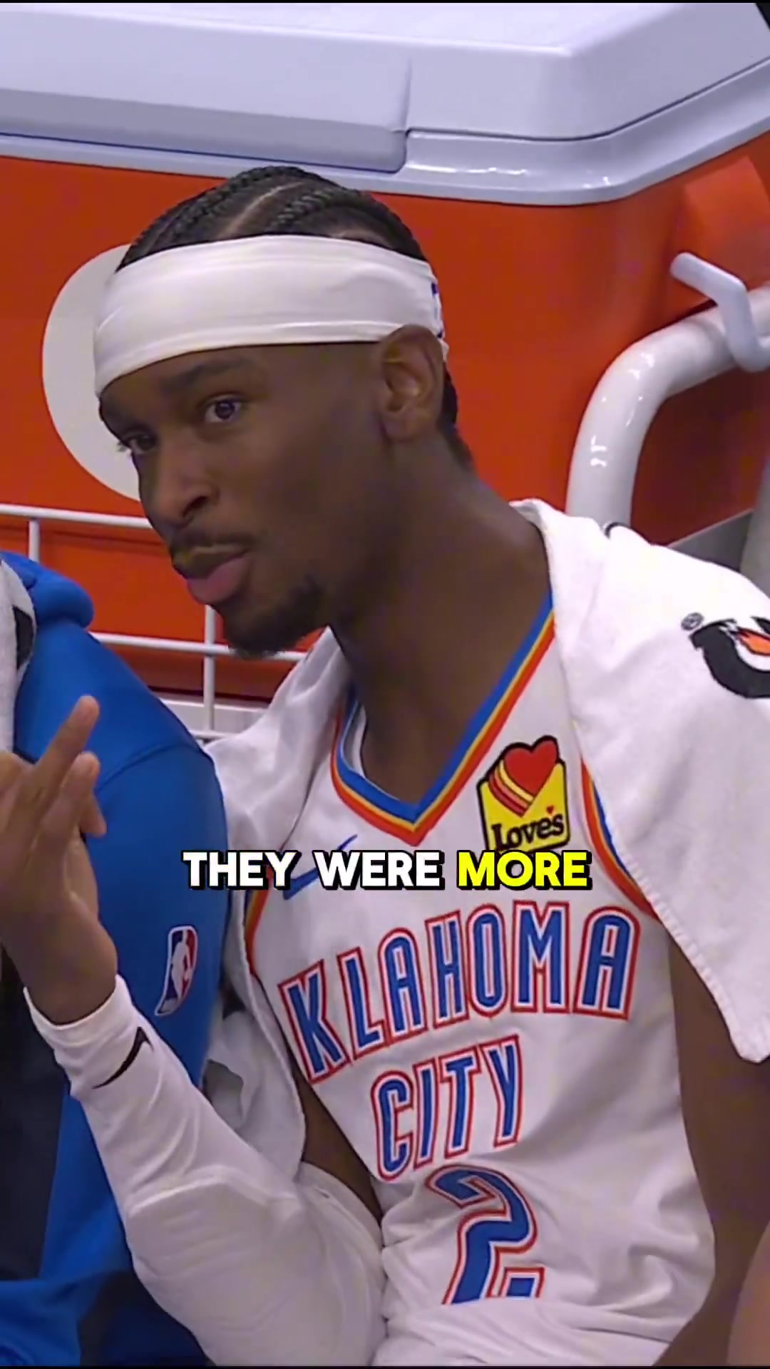 png电子现场分析🤩！麦克风捕捉到SGA在板凳席上与队友探讨输球原因