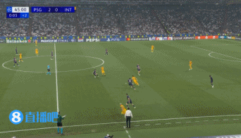 png电子网站门前危险不断！杜埃禁区外远射偏出底线